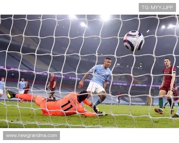 史密斯·罗本赛季英超表现稳健,状态回暖值得关注 史密斯·罗本赛季英超表现稳健,状态回暖值得关注